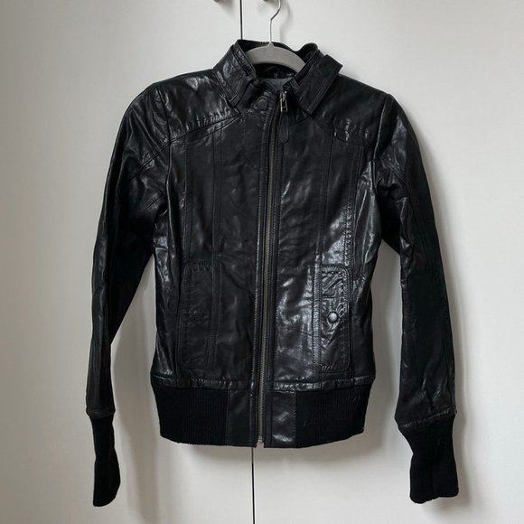 Danier Black Leather Bomber Jacker - Picture 1 of 6